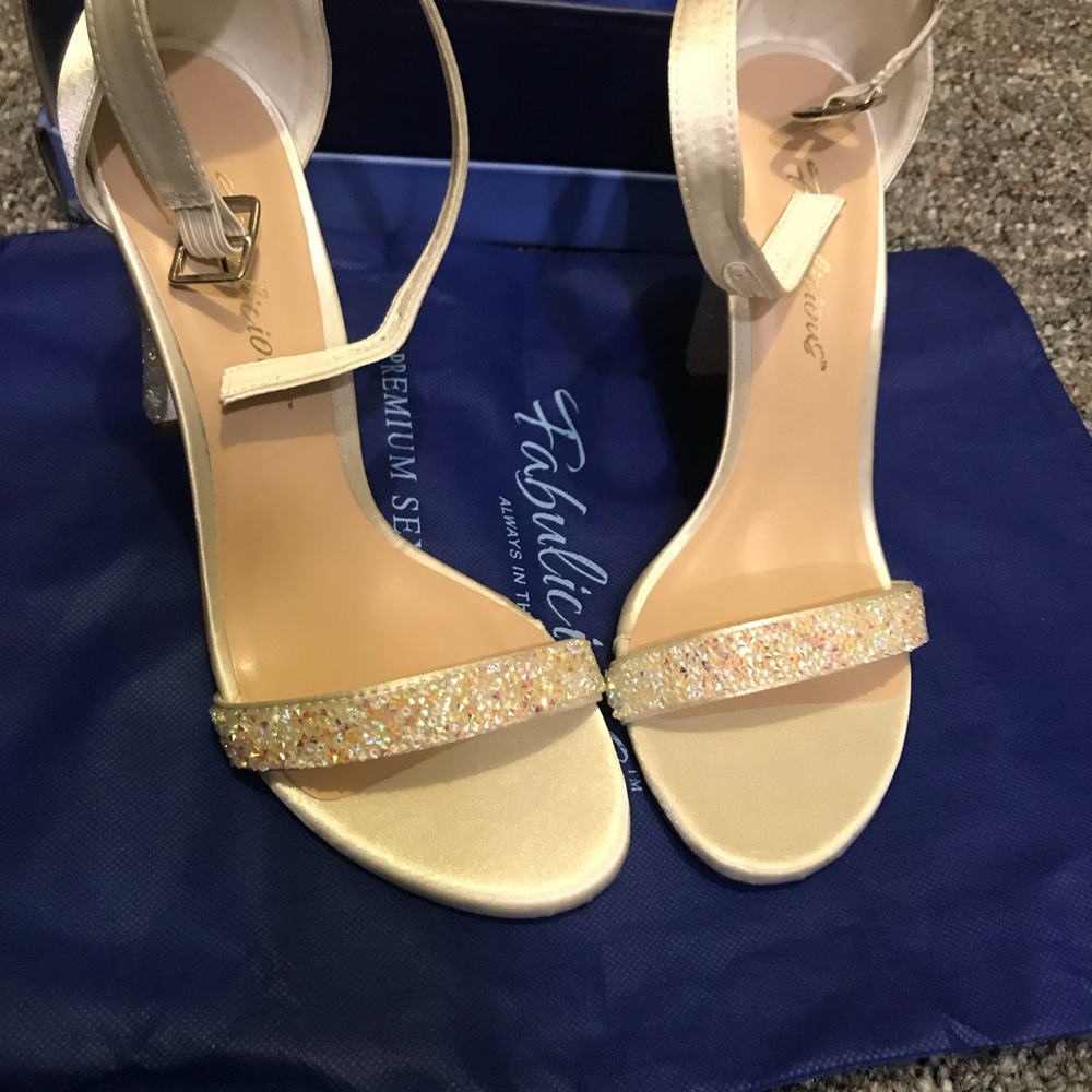 3 pairs of brand new women’s heels!